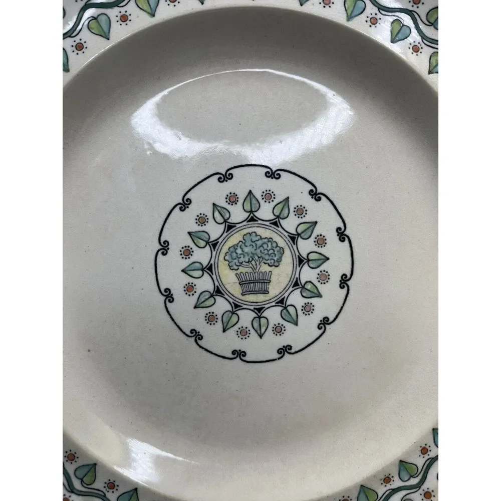 Arts & Crafts Wedgwood‎ Dartmouth Vine Berries Salad Plate Green Orange